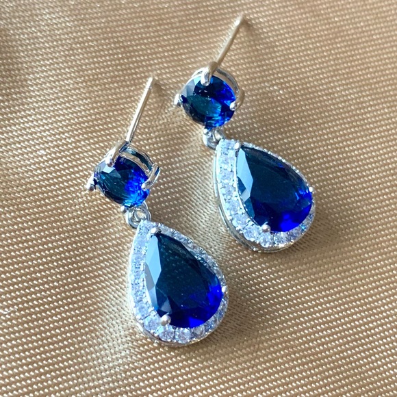 ♦️SALE♦️🌟2/$25🌟Bright Blue Crystal Zirconia Drop Earrings - Picture 7 of 14
